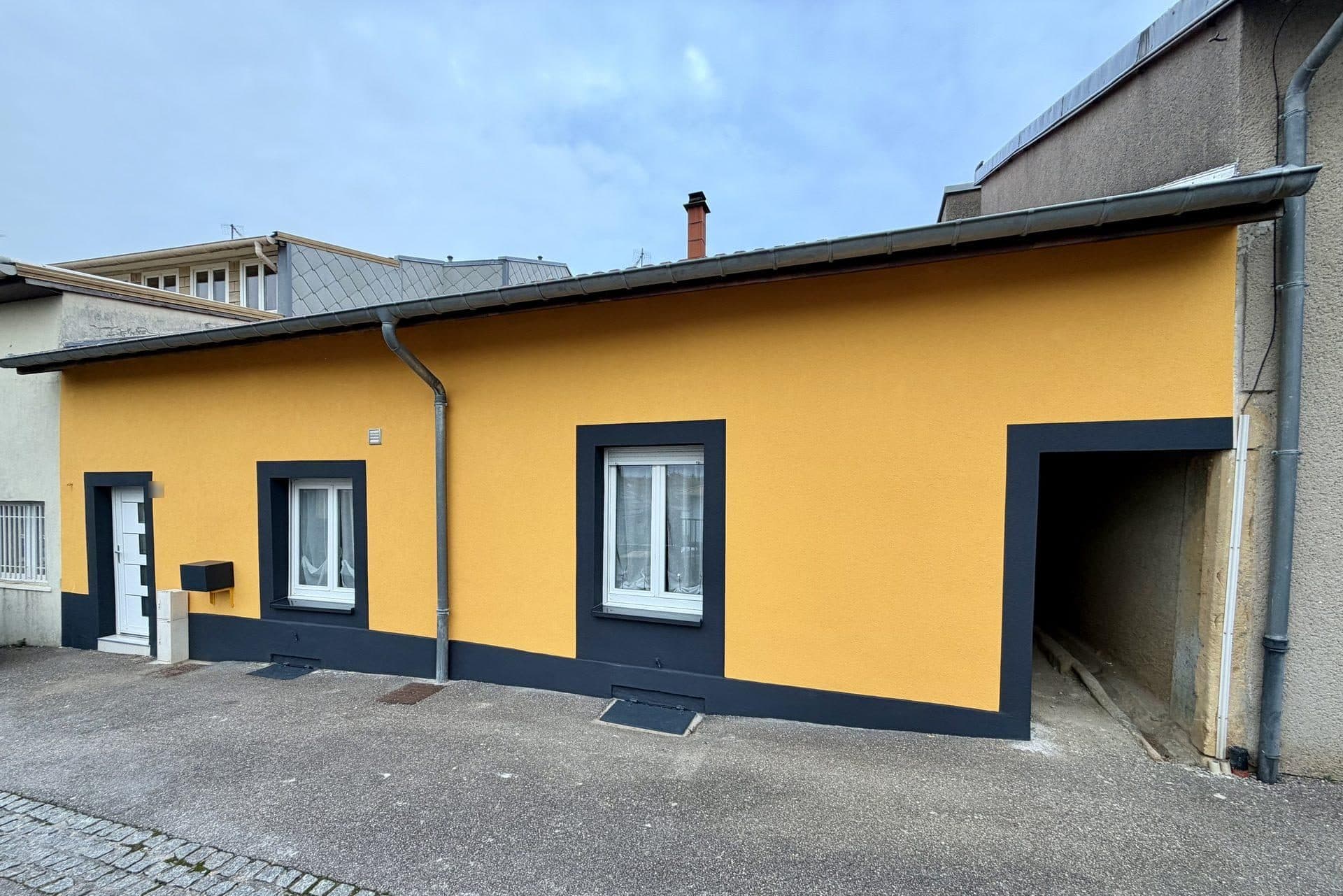 Longère de village, finition bicolore, après intervention de T2S LUX