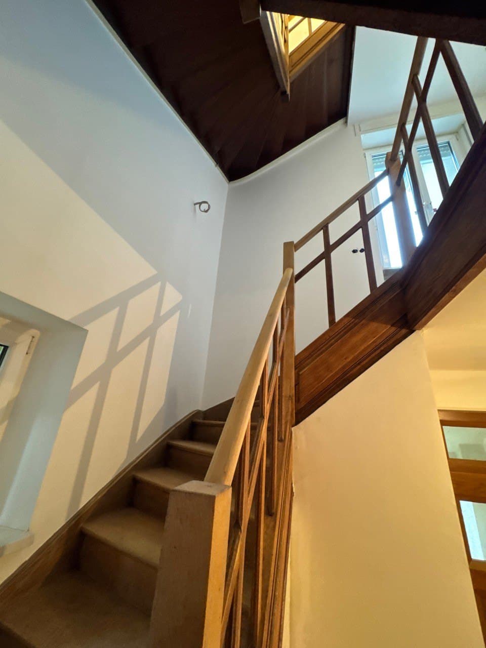 Maison, cage d’escalier et chambres, après intervention de T2S LUX