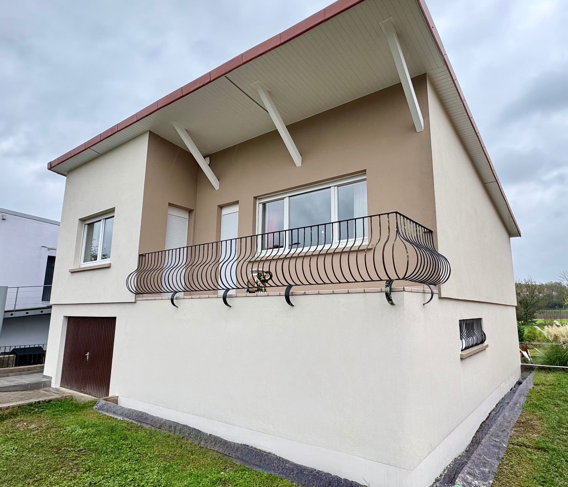 Maison à balcon filant, après intervention de T2S LUX