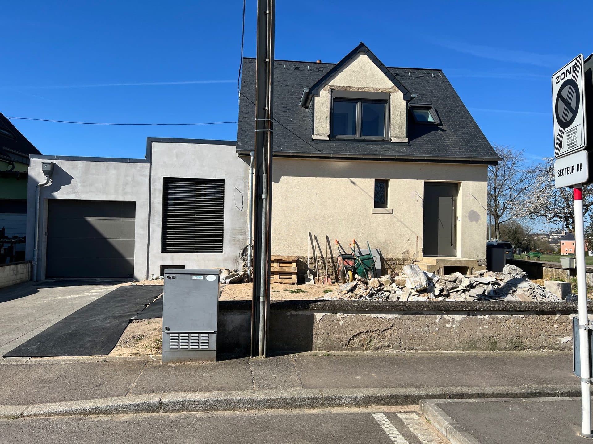 Maison mitoyenne, détail de finition