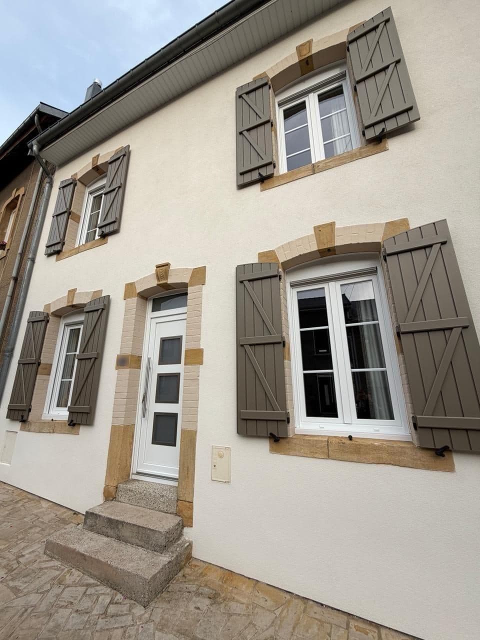 Maison de village, encadrements en pierre, après intervention de T2S LUX