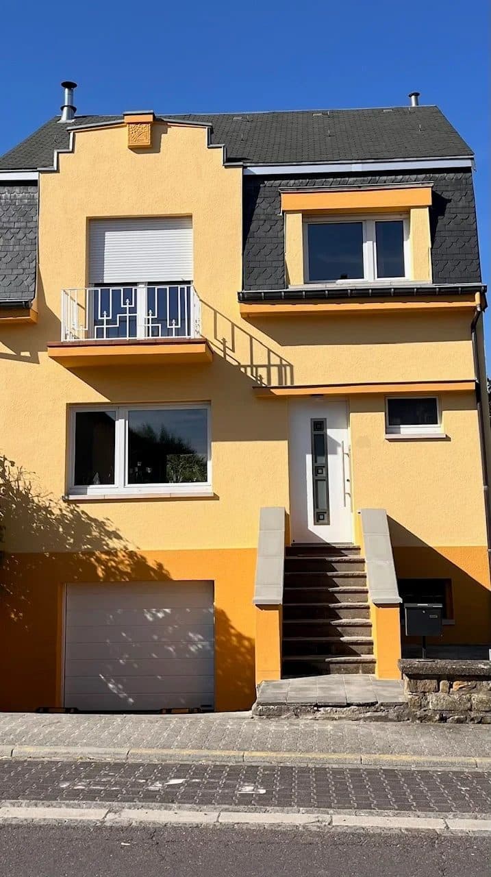 Maison de ville colorée, après intervention de T2S LUX