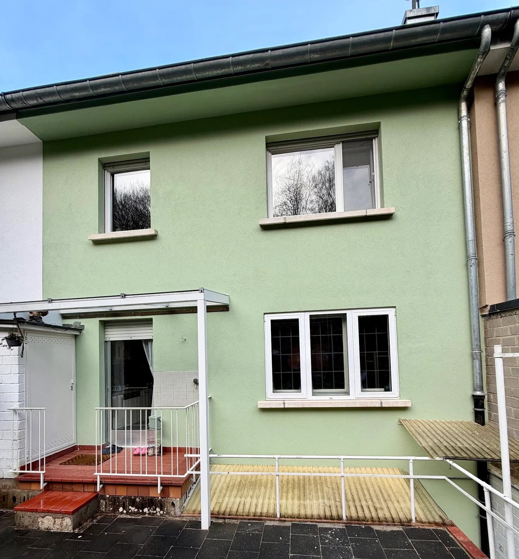 Maison unifamiliale, façade colorée, après intervention de T2S LUX