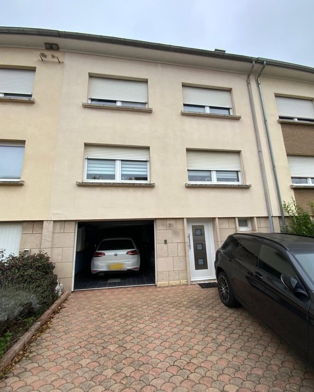 Maison unifamiliale, façade colorée, avant intervention de T2S LUX