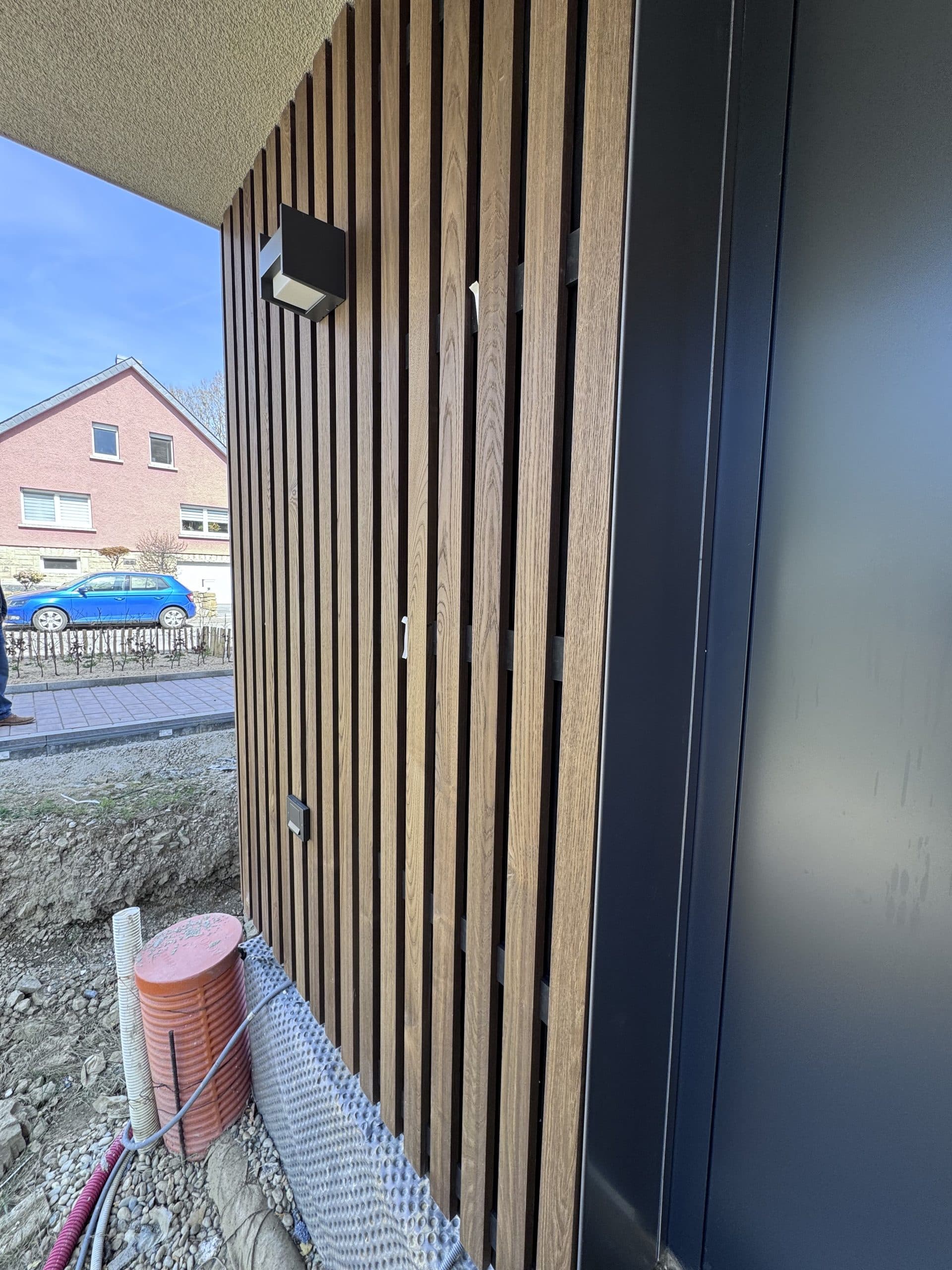 Extension, bardage bois à Pontpierre, détail de finition