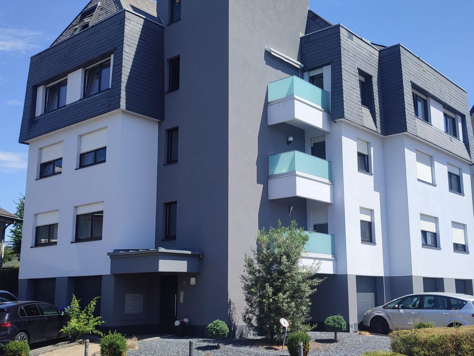 Ravalement de façade d'un immeuble en copropriété au Luxembourg 2 couleurs APRES